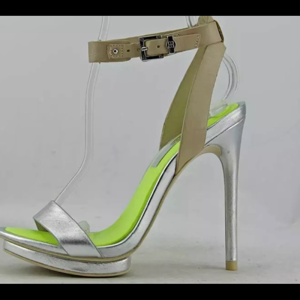 BCBG Max US 8.5M Silver Sandals**Fits NARROW**